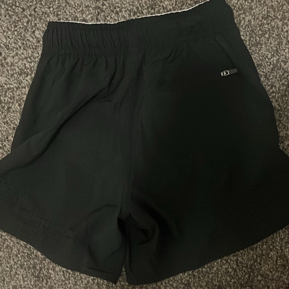 B101 black shorts with liner, youth medium - Picture 3 of 3